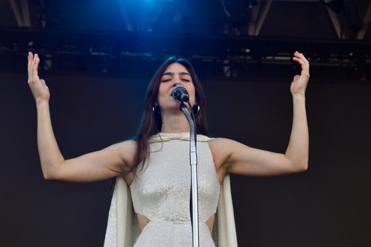 Weyes Blood, aka Natalie Mering, combined elegant movements with her singing in one of the festival’s more theatrical performances.