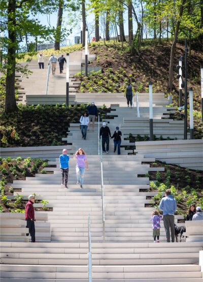 Daytime at Cincinnati Art Museum Art Climb. Photography emersion DESIGN.
