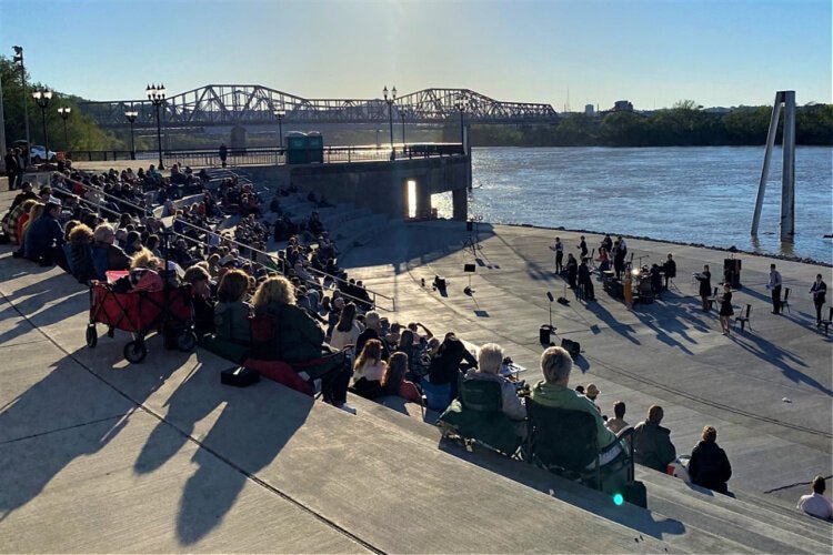 A free concert at Covington Plaza.
