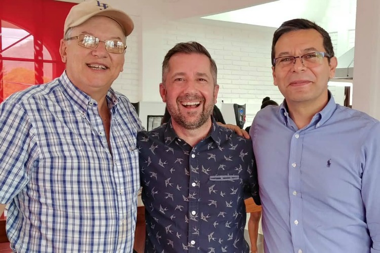 Justin (center) and Emily buy directly from Nicaraguan farmers Joaquin Lovo (left) and Luis Alberto Balladarez Moncada (right).