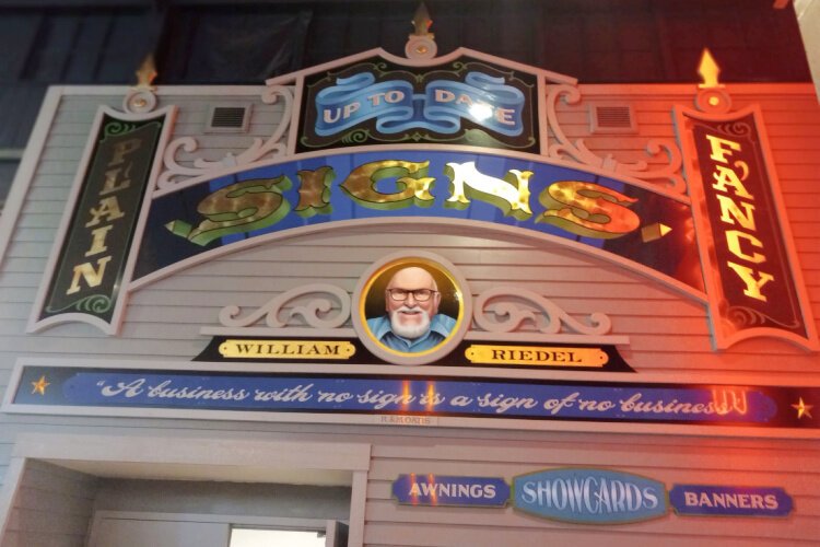 This series of hand painted and gilded panels pay tribute to Bill Riedel Sr., who owned a Toms River, NJ sign company and was a beloved Letterhead participant before passing away in 2018.