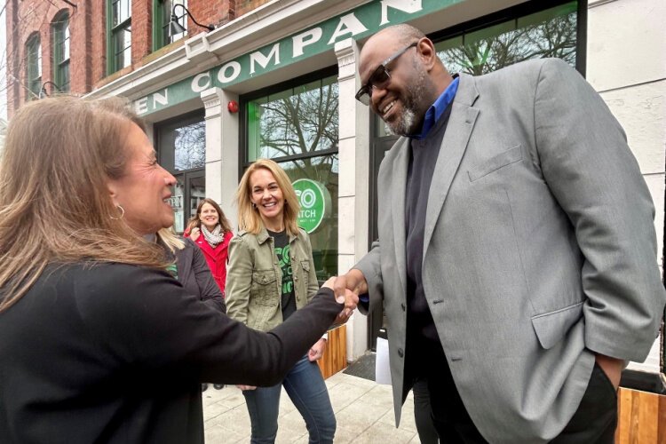Mayor Washington at a ribbon cutting event for CoHatch.