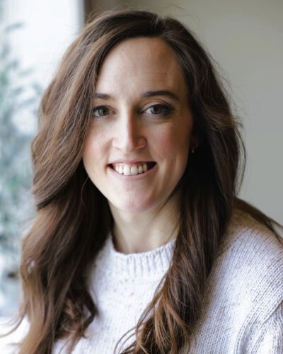 Erin Thomas, a therapist since 2017, was motivated to pursue couples counseling after experiencing widespread divorce in her family during childhood.