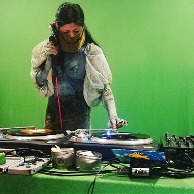 As an abstract turntablist, sound artists and DJ, Maria Chavez presents unique methods of sonic exploration.