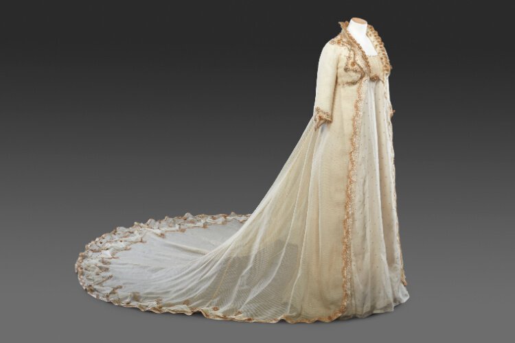 The wedding dress worn by Marianne Dashwood in the finale of Ang Lee’s Sense and Sensibility reflects her new economic circumstances.