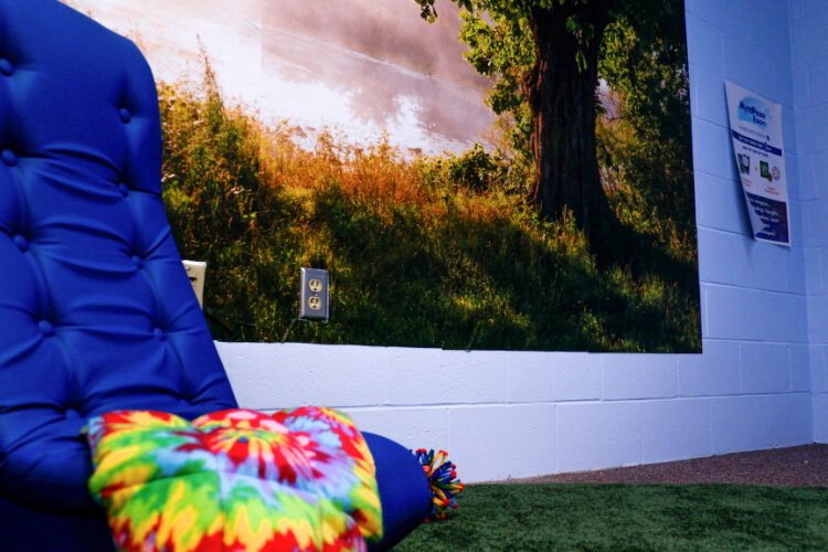 Hamilton County Juvenile Court’s multi-sensory de-escalation space features tools like rocking chairs, tactile cushions, and calming murals to help youth regulate emotions and safely de-escalate.